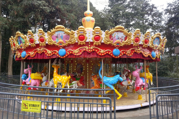 manège sur le thème du zoo avec sièges pour animaux manège sur le thème du zoo avec sièges pour animaux