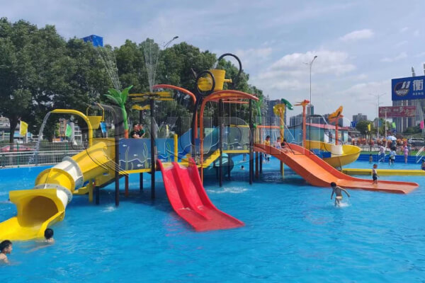 toboggan de jeux sur l'eau